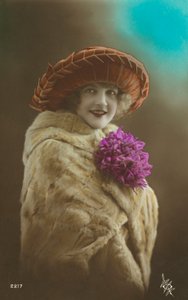 裕福な女性のポーズ（カラー写真） 作： English Photographer